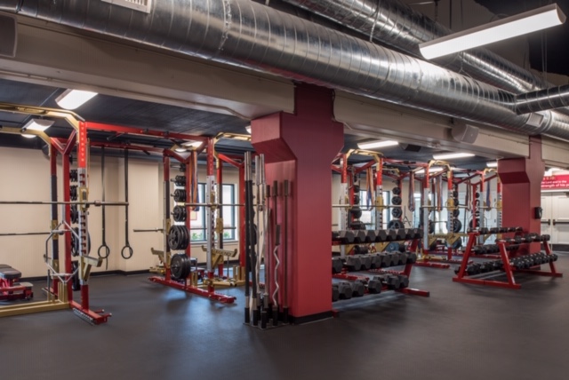 Large fitness area with machines